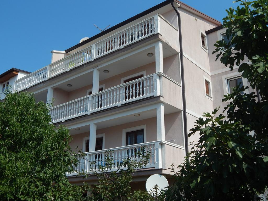 Apartments Vilanija Exterior photo